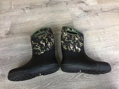 Bogs Kids Classic II Pop C Camo Mud Boots Youth Size 7 Waterproof Rated -30