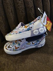 New Eevee Pokémon Slip-On Canvas Shoes Youth Size 3 Sylveon Umbreon Espeon