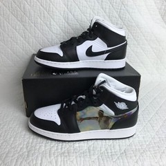 Nike Air Jordan 1 MID (GS) Big Kids Shoes SZ 5.5Y Hologram DR9495-001