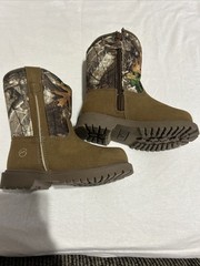 Magellan Outdoors Kids Size 8D Camouflage Boots