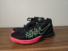 Nike Kyrie Flytrap Youth Size 4 sneakers. Pre owned condition.