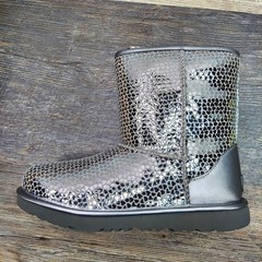 UGG Classic II Gel Hearts Silver Sequin Boots 1151613K Size 6 Kids Women’s 7 NIB