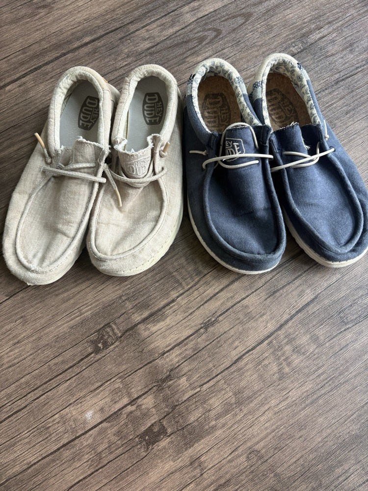 Hey Dude Wally Bundle – Beige & Navy – Youth 6 / Women’s 7
