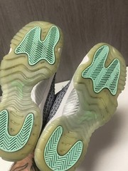 New Air Jordan Future Low BG Wolf Grey/Emerald Rise GS Size 7Y 724813-006