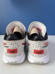 Lebron 20 The Dubut Size 5.5y Youth Basketball Shoes Low White WITH BOX