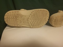 🔥CREAM Crocs Size J 4