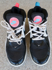 Nike Team Hustle D 9 Light Girls’ Basketball Shoes. Youth 7 (eur 40)