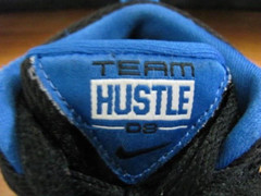Nike Team Hustle D8 Blue Leather Hook & Loop 881941-405 Basketball Shoes Boys 6