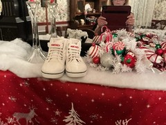 Disney’s Official Mickey Mouse Character High Top Canvas Sneakers Size 1 NICE!