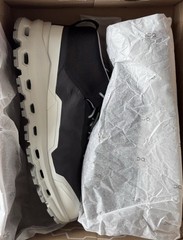 Size Youth 4 On Cloudhero Mid Waterproof Women’s 5.5 Black White 3YD30020299 NIB