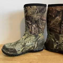 Bogs Classic High Boots Youth Size 5 Camo Rain Snow 61672-973