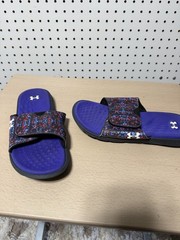 Youth size 4Y Under Armour Ignite Pro Graphic Strap slides