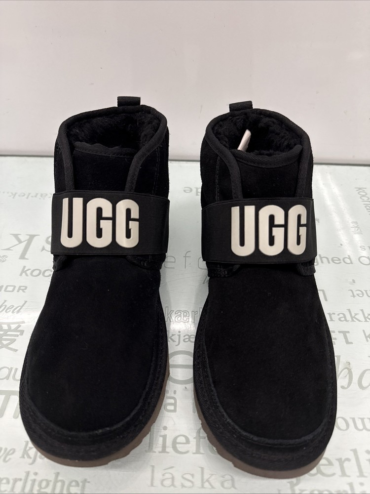 Ugg S/N 1110703K Classic Neumel II Black Youth Kids Size 6(38), Preowned.