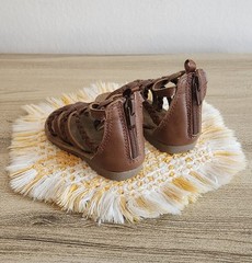 Carters Brown Braided Gladiator Sandals Childrens Kids Size 4 Zipper Close Smile