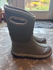 Bogs Classic Gray Waterproof Snow Rain Boots Unisex Kids Youth Sz 6 Outdoor