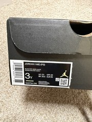 Size 3 (PS) – Jordan 1 Mid White Very Berry