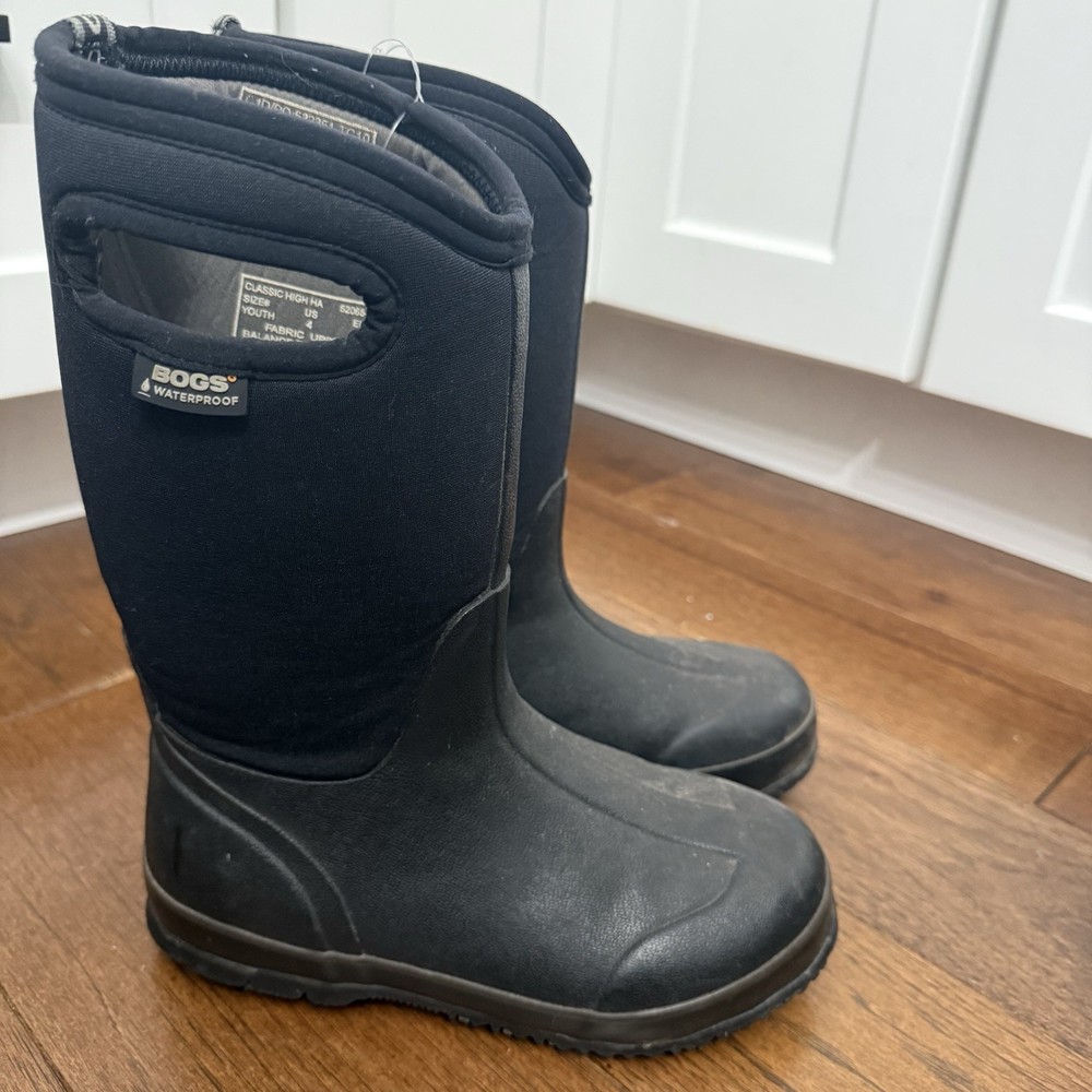 Bogs Classic High Handle Pull On Black Youth Kids Rain Snow Boots Size 4 EUC
