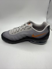 NIKE AIR MAX Youth Invigor Grade School Running Shoes. Size 6.5 Youth.
