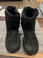 UGG Classic Short Boots Kids Size 3 Black Suede Sheepskin Fur Lined 1017703K