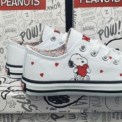 Peanuts® Snoopy White Canvas Lace-Up Children’s Shoes