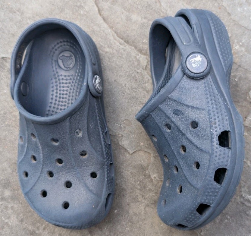 Crocs Classic Clog Toddler Size 10 / 11 Navy Blue Unisex Slip-On Water Shoes
