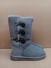 Ugg K Bailey Button Triplet little kid’s style-1962k, Grey, Sz 1