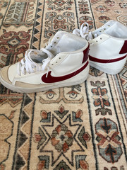 Nike Blazer Mid 77 SE White Rush Maroon, size 7Y, women’s 8.5