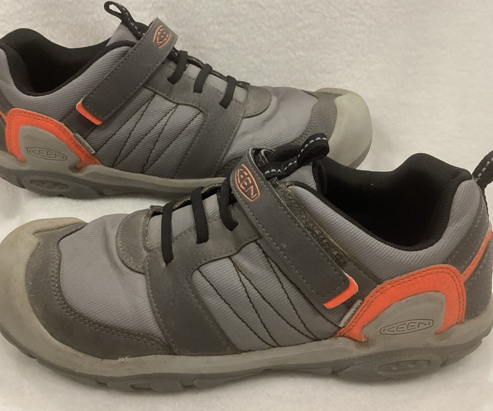 Keen Sneakers Boys Size 7 Big Kid Knotch Hollow Shoe Beach Hiking Athleisure