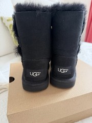 UGG KIDS BAILEY BUTTON II – SIZE 10 Black NEW IN BOX