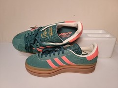 ADIDAS GAZELLE BOLD J (GS) PLATFORM GREEN/CORAL/WHITE JQ7408 SIZE: 6.5