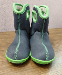 BOGS Baby Classic Solid Boot Boys‘ Infant-Toddler Boot Blue/Green US Size 6