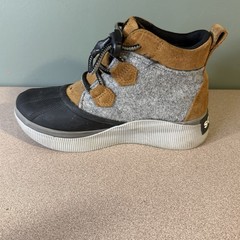 Sorel OUT N ABOUT IV Classic Youth Waterproof Boot Size 4 Brown Grey and Black