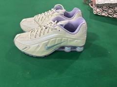 Nike Shox R4 (GS) IH4050 001 Size 7Y Women’s 8.5 Soft Pearl/Celestine Blue