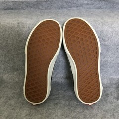 Vans Checkered Classic Skating Shoes, Youth 1.0/EU 31.5 (Grey/Black)