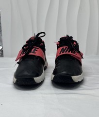 Nike Team Hustle D8 Youth Size 2Y Black Pink Basketball Shoes 881942-002
