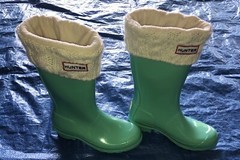 HUNTER KIDS GIRLS SIZE 3/BOYS SIZE 4 GREEN RAIN BOOTS & SOCK LINING-WORN ONCE