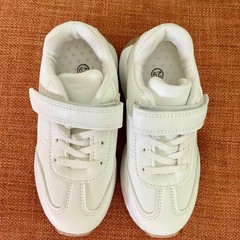 NWOT Kids White Sneakers Hook and Loop Strap Gum Sole Low Top Shoes Unisex