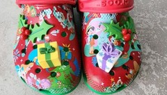 Disney Parks Mickey Mouse & Friends Crocs Christmas Holiday Clogs Kids Size 11