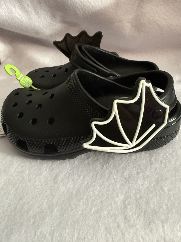Crocs Classic Kids I am Bat Clog Black – US J1 New With Tags & Hanger Glow Bat