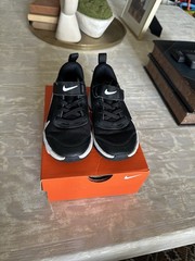 NIKE OMNI MULTI-COURT (PS) 10.5