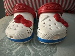 CROCS x HELLO KITTY Size 6 C Classic Clogs 50th Anniversary 2024 Toddler EEUC