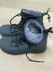 Nike betterworld snow boots for kids or adult US size 5.5