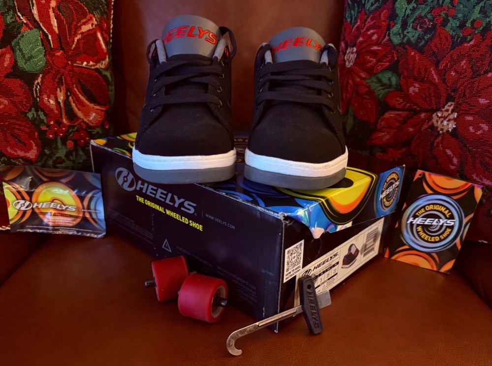 Heelys Propel 2.0 Black, Red, Grey, Youth Size 4, EXCELLENT SHAPE!! IN BOX!!