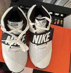 Size 5.5 (GS) – Nike Team Hustle D8