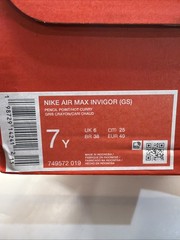 NIKE AIR MAX Youth Invigor Grade School Running Shoes. Size 7 Youth.