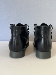 Clarks Wallabee Boot Smooth Black Leather Size 2.5 KIDS / JUNIORS