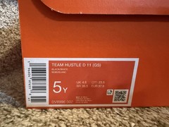 Nike Team Hustle D 11 (GS) Sneaker Kids 5Y Black/White Hook & Loop DV8996-002
