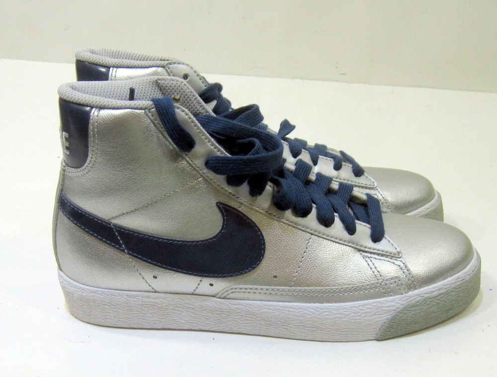 NEW Nike Blazer Mid 818705 042 silver blue white Size youth 4