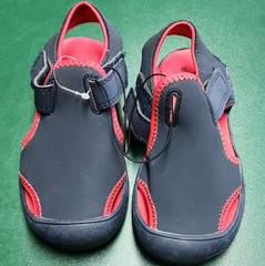 Amazon Essentials Unisex Kids Sandals Size 10 Navy/Red Closed Toe Hook & Loop