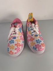 Nickelodeon Spongebob Square Pants Themed Healys Size 6 Youth Low Top Has Wheels